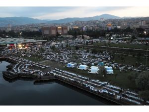 Başbakan, 30 Bin Kişi İle İftar Yaptı