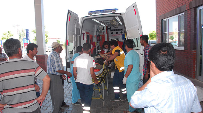 Motosiklet Uçuruma Yuvarlandı (5 Yaralı)