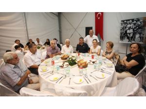 Başkan Altınok Öz, Kartallı Muhtarları İftarda Ağırladı