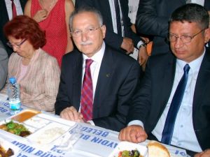 Orucunu İftar Çadırında Açtı