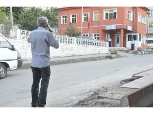 Karakolun Önünde Korku Dolu Dakikalar