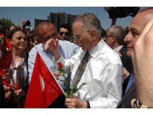 Ekmeleddin İhsanoğlu’na Kadıköy’de Yoğun İlgi