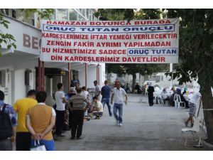 Yoldan Geçenlere İftar Daveti