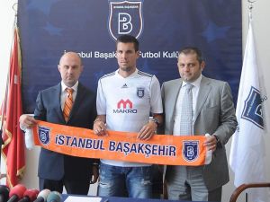 İstanbul Başakşehir, Jeremy Perpet İle Sözleşme İmzaladı