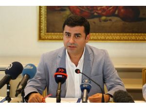 Hdp Adayı Demirtaş, Yerli Ve Yabancı Medya Temsilcileri İle Biraraya Geldi
