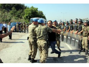 Zabıta Şeftali Tezgahlarını Yıkmaya Kalkışınca Ortalık Savaş Alanına Döndü