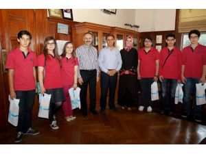 İstanbul İl Milli Eğitim Müdürü Yıldız, İhlas Koleji’nin Dahi Öğrencileri İle Bir Araya Geldi