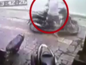 Motosiklet Hırsızına Uçan Tekme