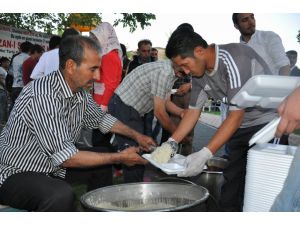 Mülteciler İftar Sofrasında Buluştu