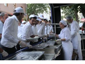 4 Bin Ümraniyeli Sokak İftarında Bir Araya Geldi