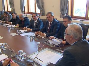 Komisyonda Yine Gerginlik