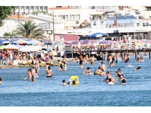 (Özel Haber) Sıcaktan Bunalanlar, Deniz Ve Havuzlara Akın Etti