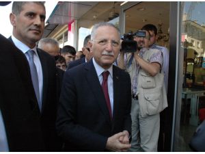 İhsanoğlu: Cami Kapısında Siyaset Olmaz