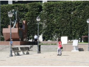 (Özel Haber) İzmirde, Zabıtadan Çocuklara Havuz Dayağı