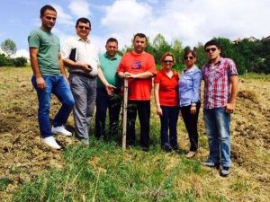 Zonguldaklı Çiftçi, 13 Dekarlık Tarlasına 200 Adet Ceviz Fidanı Dikti