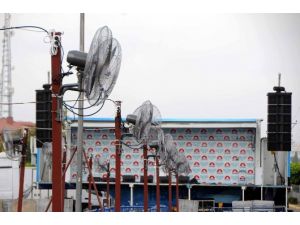 Mitinge Katılanları Vantilatörler Serinletecek