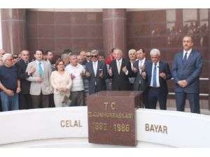 İhsanoğlu Celal Bayar’ın Anıt Mezarında