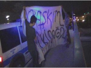 Polisi Alarma Geçiren Pankart