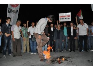 Saadet Partisi İsrail Bayrağı Yaktı
