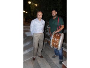 Vekillerden Sahurda ‘Davula Özgürlük’ Eylemi
