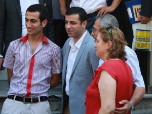 Birlikte Yaşayacaksak Tek...