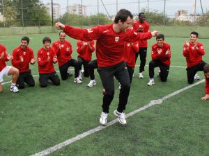 Adanasporlu Futbolcular Dans Ve Step Yaparak Stres Attı