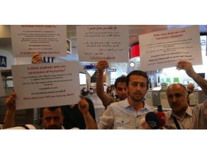 Havalimanında 5 Dilde İsrail Protestosu