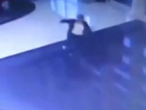 Gülmemek Elde Değil