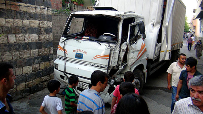 Freni Boşalan Kamyon Can Aldı