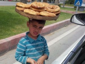 Bunaltan Sıcakta Simitçi Çocuğun Ekmek Mücadelesi