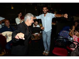 Samiha Şakir Huzurevi Sakinleri Söyledi, Mehmet Topal Vokal Yaptı