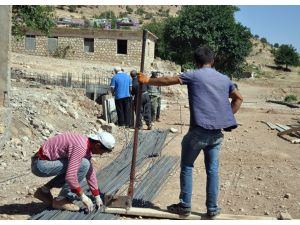 Asuriler’in Köyünde Harabeye Dönen Evler Onarılıyor