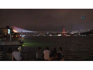 Geceyi Şimşekler Aydınlattı