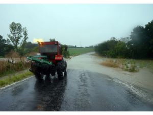 Sel Edirnede Köy Yollarını Trafiğe Kapattı