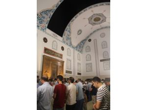 Bu Caminin Tavanı Açılıp Kapanıyor