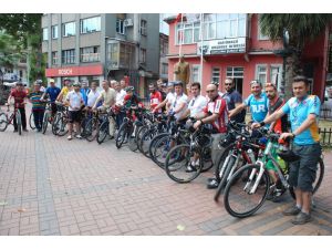 Artvin’den İstanbul’a, Yardıma Muhtaç Çocuklar İçin Pedal Çeviriyorlar
