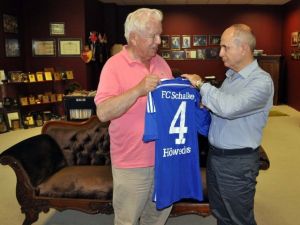 Alkışlar Schalke 04 Taraftarlarına