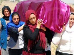Dere Yatağında Cesedi Bulunan Kadının Cenazesini Kadınlar Taşıdı