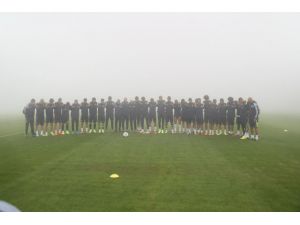 Fenerbahçe İdmanında Saygı Duruşu
