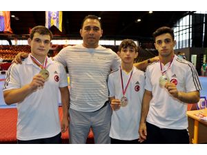 Yıldız Grekoromencilerden 1 Gümüş Ve 2 Bronz Madalya