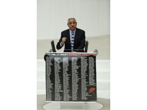 Meclis Kürsüne Soma’yı Unutma Pankartıyla Çıktı