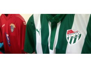 Bursaspor, Chikhura Maçına Efsane Çubuklu Forması İle Çıkacak