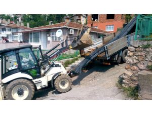 Yolda Kalan Kamyona İlginç Çözüm