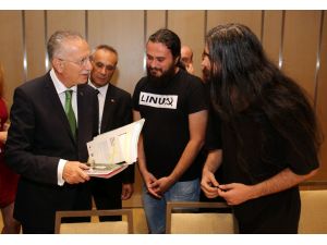 Ekmeleddin İhsanoğlu, Ekşi Sözlük Yazarları Ve Gazetecilerle Buluştu