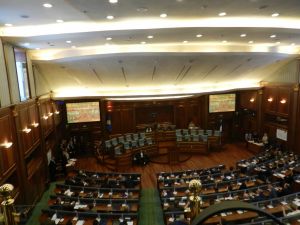 Kosova’da Milletvekilleri Yemin Ederek Görevlerine Başladı