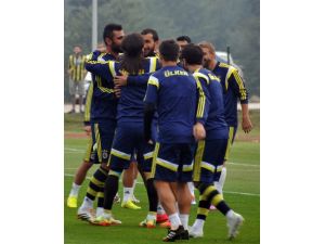 Fenerbahçe’de Neşeli Antrenman