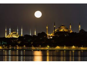 Ay Işığının İstanbul İle Büyüleyici Dansı