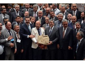 Cumhurbaşkanı Gül’e Muz Lifinden Yapılmış Çanta