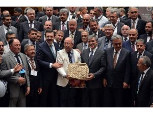Bu Çanta Öyle Bir Şeyden Yapıldı Ki !