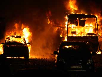 Irak, 3 patlamayla sarsıldı 